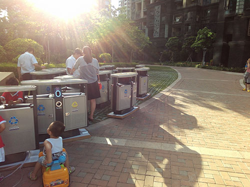 欣方圳環(huán)保分類垃圾桶 讓清遠小區(qū)環(huán)境更健康