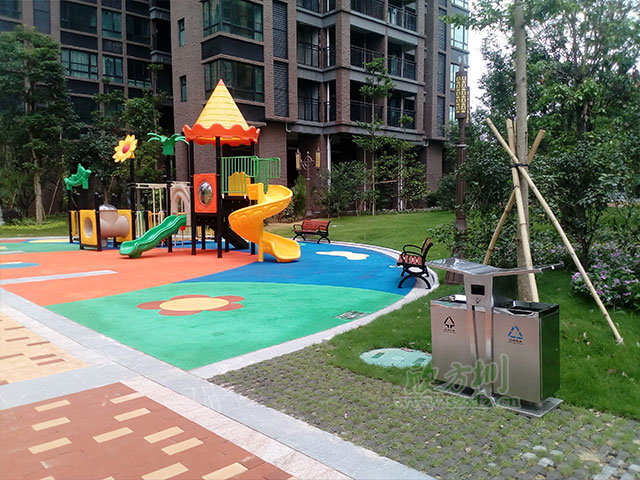  欣方圳垃圾桶廠家新品戶(hù)外不銹鋼垃圾桶 亮相柳州房產(chǎn)