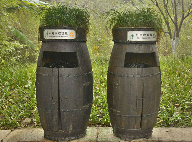 自發(fā)捐公園戶外垃圾桶體現(xiàn)全民環(huán)保意識(shí)提升