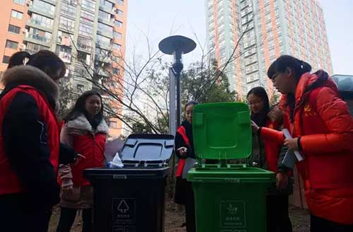 垃圾分類系列: 垃圾桶蓋合起來(lái)!