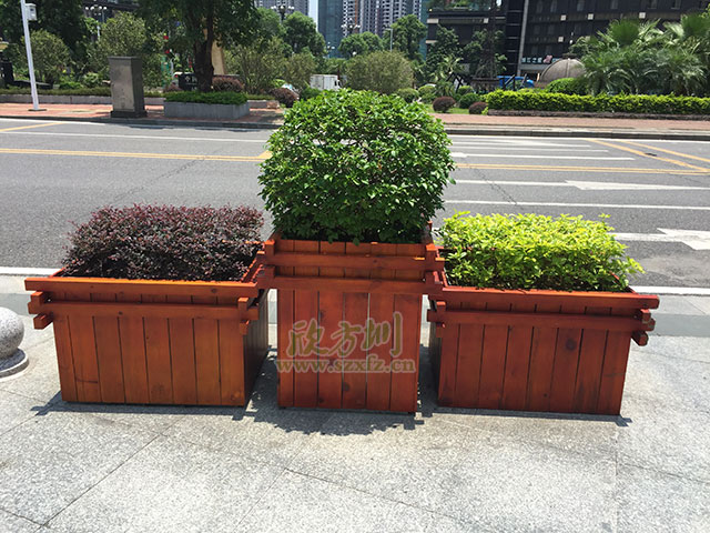 欣方圳木質(zhì)花箱 讓香格里拉鮮花遍地